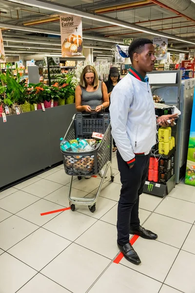 Kaapstad Zuid Afrika Maart 2020 Retail Shoppers Oefenen Social Distancing — Stockfoto