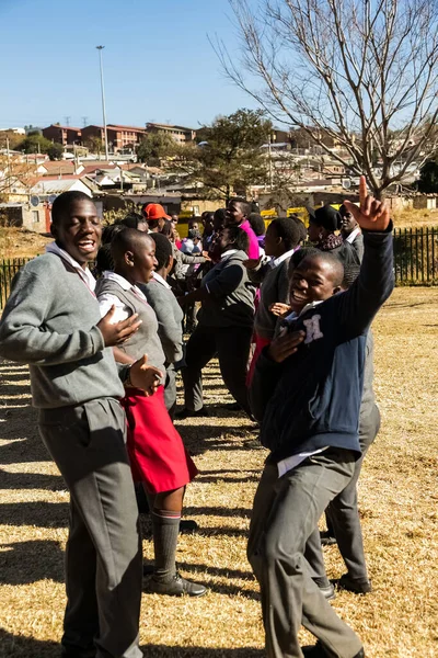 Johannesburg Südafrika Juni 2014 Diverse Afrikanische Gymnasiasten Spielen Auf Dem — Stockfoto