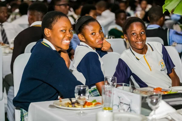 南アフリカのヨハネスブルグ 2017年1月21日 朝の集会での若いアフリカの学校の子供たち — ストック写真