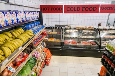 Soweto, Güney Afrika - 1 Aralık 2016: Tam teşekküllü kasap ve şarküteri bölümü yerel Pick n Pay marketinde