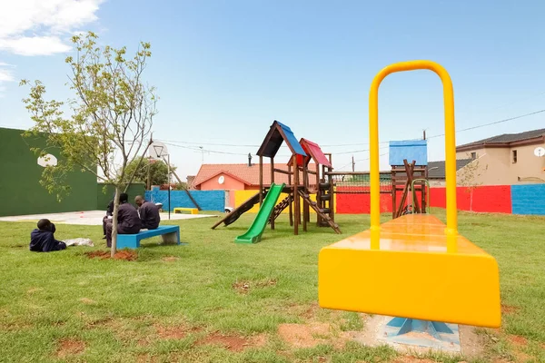 Soweto Sudáfrica Diciembre 2010 Seesaw Otros Equipos Parque Infantil Público — Foto de Stock