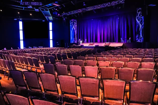 Rijen Lege Stoelen Grote Conferentiezaal Voor Corporate Convention Lecture — Stockfoto