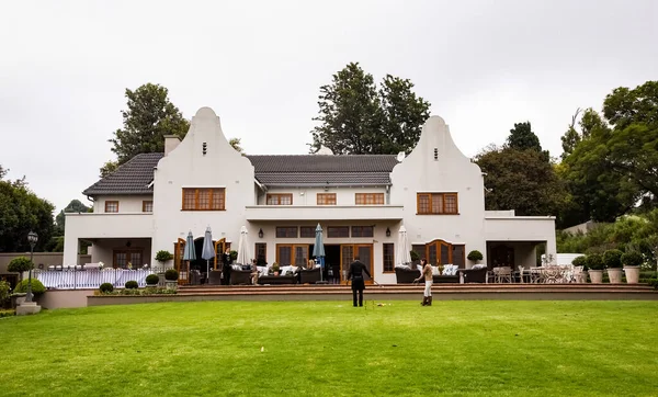 南非约翰内斯堡 2015年4月9日 高档市郊富丽堂皇的带有园林的豪宅 — 图库照片
