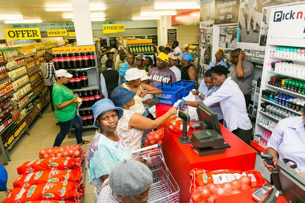 Johannesburg Südafrika Oktober 2016 Afrikanische Kassiererin Und Kunde Der Kasse — Stockfoto