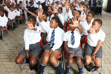 Johannesburg, Güney Afrika - 19 Eylül 2013: İlkokul Sınıfında Afrikalı Çocuklar