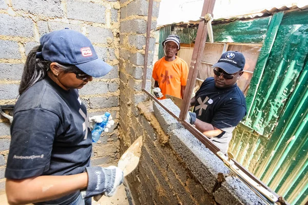 Soweto Rpa Września 2009 Program Community Outreach Pomaga Zbudować Ramę — Zdjęcie stockowe