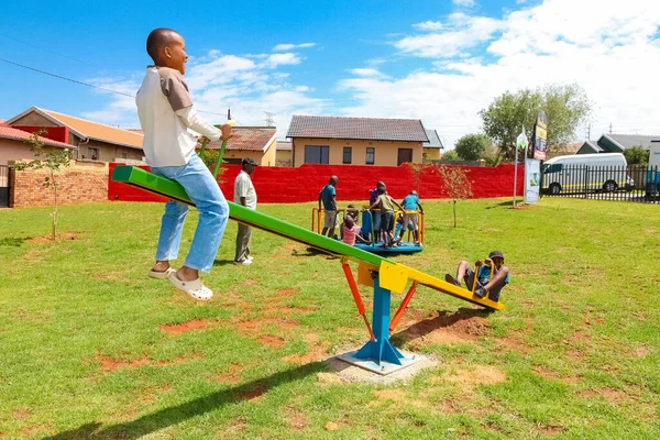 Soweto South Africa December 2010 African Kids Playing Seesaw Other — Stock Photo, Image