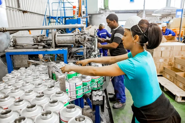 Johannesburgo Sudáfrica Octubre 2012 Diversas Personas Trabajando Una Línea Montaje —  Fotos de Stock