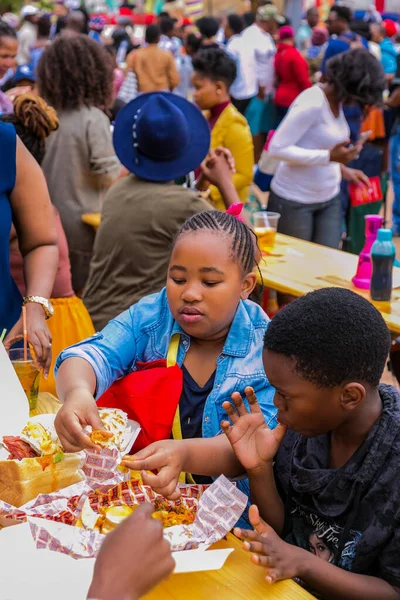 남아프리카 공화국 Soweto 2017 Diverse African People Bread Based Food — 스톡 사진