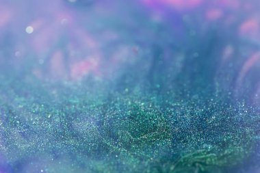 Suyun içinde çözünen simli turkuaz alkol mürekkebi, soyut arkaplan ışıltısı