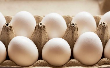 Kutudaki yumurtalar, yakın görünüm