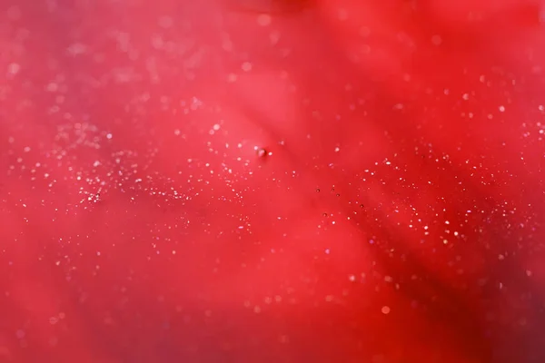 水に溶け込む赤アルコールインク抽象的背景マクロビュー — ストック写真
