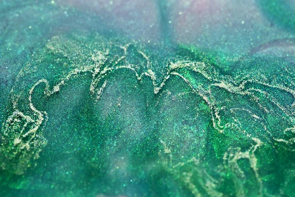 绿色粉红醇墨的宏观图景 水中闪烁着溶化的光芒 美丽的抽象背景 — 图库照片