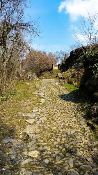 Trilhas para caminhadas na Itália na natureza — Fotografia de Stock
