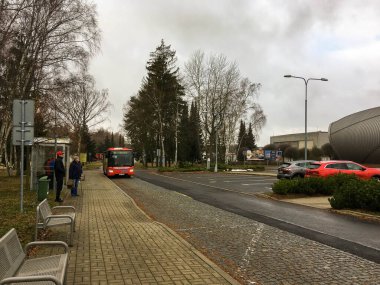Kışın Karlovy Vary 'de neredeyse terk edilmiş bir havaalanı.