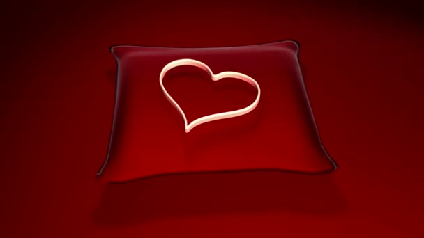 Cojín rojo con un corazón en la parte superior — Vídeos de Stock