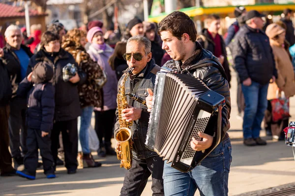 Old street musician playing saxophone — Stock Photo, Image