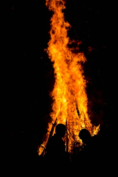 Bij de grote rituele haard fluisteren — Stockfoto