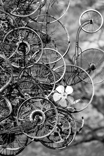 녹슨 바퀴 거리 예술 — 스톡 사진