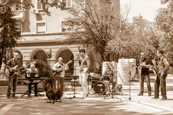 Banda de jazz a tocar — Fotografia de Stock
