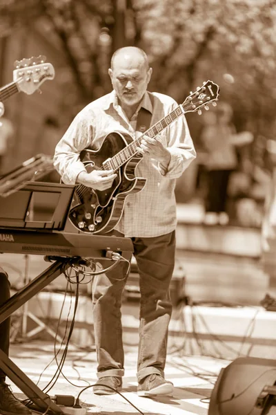 Jazz guitarist solo — Stock Photo, Image