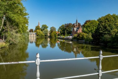 Sıcak yaz gününün sakin sahnesi