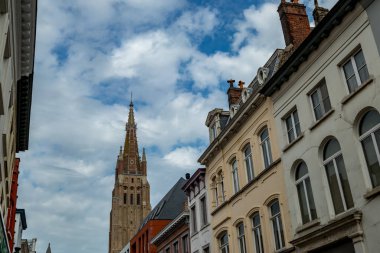 Bruges, Belçika 'daki güzel kilise kulesi.