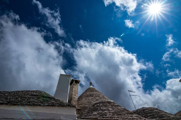 Telhados de casas de truli em Alberobello — Fotografia de Stock