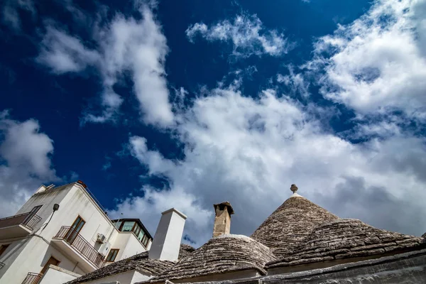 Telhados de casas de truli em Alberobello — Fotografia de Stock