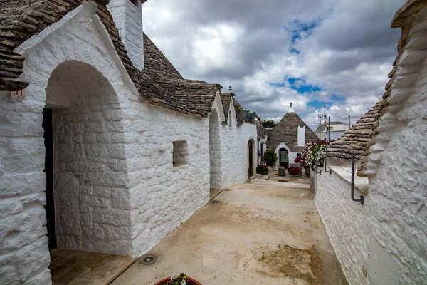 Telhados de casas de truli em Alberobello — Fotografia de Stock