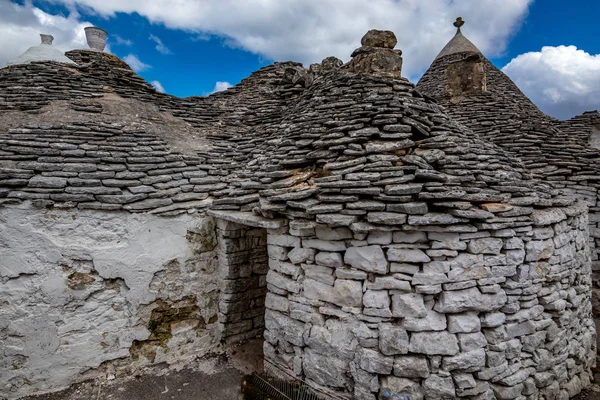 Telhados de casas de truli em Alberobello — Fotografia de Stock