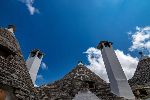 Telhados de casas de truli em Alberobello — Fotografia de Stock