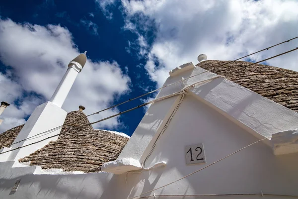 Telhados de casas de truli em Alberobello — Fotografia de Stock