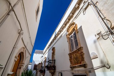 Locorotondo, Bari, Puglia, İtalya 'dan sokak manzarası