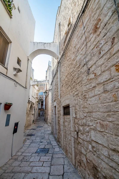 Locorotondo, Bari, Puglia, İtalya 'dan sokak manzarası — Stok fotoğraf