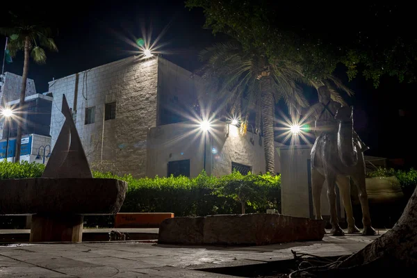 亚喀巴 2020年1月30日 冬季夜晚在红海亚喀巴公园长期曝光 前往中东 约旦王国 光的衍射效应使我们对这个地方有了一种神秘的看法 — 图库照片
