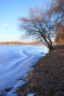 winter minimalism, a view of the lake and sunset