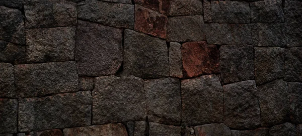 Karanlık taş taş dokusuna.