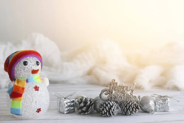 Foto stock Boneco de neve stand esperança e felicidade em Feliz Natal e Ano Novo — Fotografia de Stock