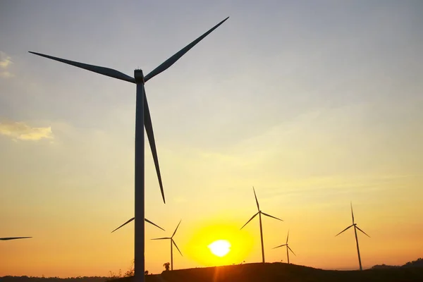 Foto D'archivio - Energia eolica al tramonto — Foto Stock
