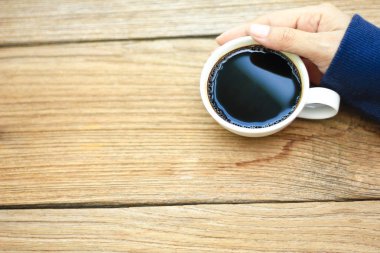 Hazır Fotoğraf - kahve fincan sıcak tutan el Üstten Görünüm 