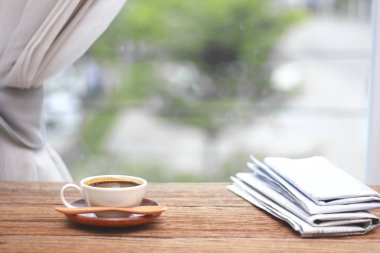 Sabah kahve, kahve ile Gazeteler, window.b yakın