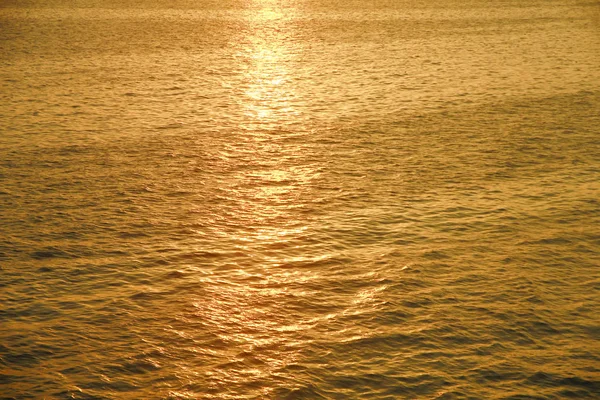 Hazır Fotoğraf - deniz günbatımı güneş ışığının yansıması — Stok fotoğraf