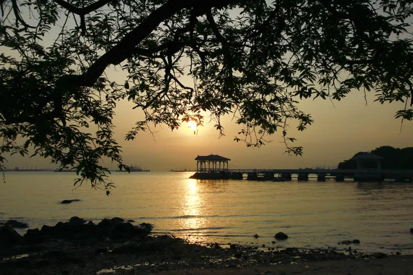 Jetty silhouette against sunset in thailand — Stock Photo, Image