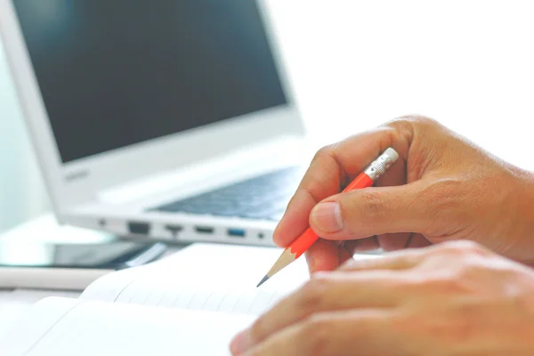 Stock Photo - mannenhand schrijven, close-up — Stockfoto