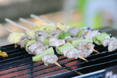 Hazır Fotoğraf - Bar-B-Q kebap yemek ile. kömür ızgara tavuk 