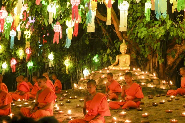 태국 치 앙 마이, 11 월 5: 새 해 축제, 불교 스님 f — 스톡 사진