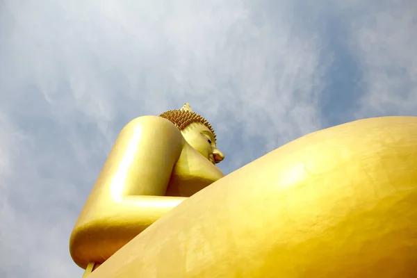 Big buddha en Wat Muang en la provincia de Ang Thong populares budistas s — Foto de Stock