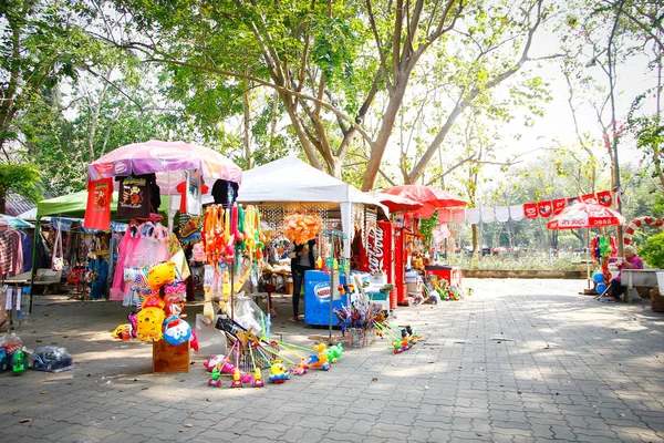 Chonburi, THAILAND - 05 de dezembro de 2017: Mercado de pulgas, A lo — Fotografia de Stock