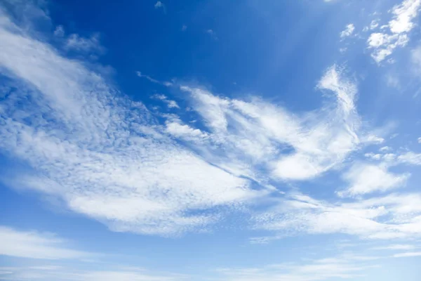 White fluffy clouds in the blue sky background — Stock Photo, Image